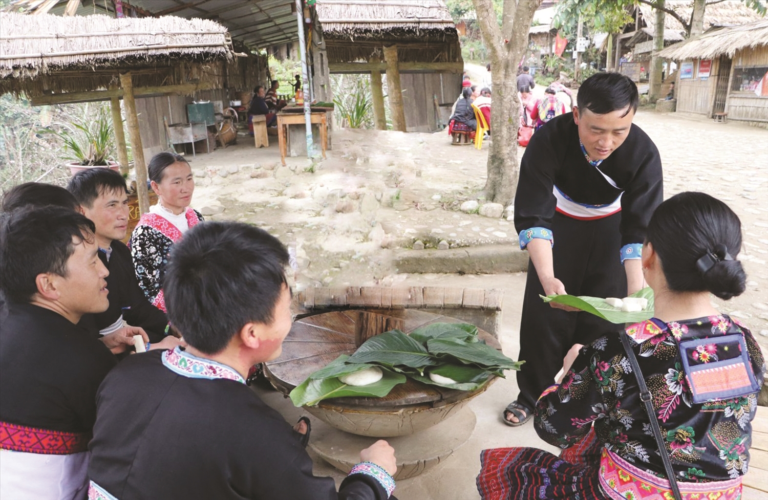 Bánh giầy trong ngày Tết truyền thống của đồng bào Mông