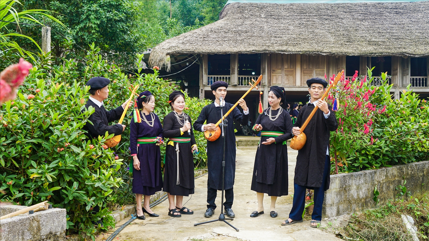 Nghệ nhân trẻ gìn giữ, lan tỏa âm nhạc dân tộc Tày