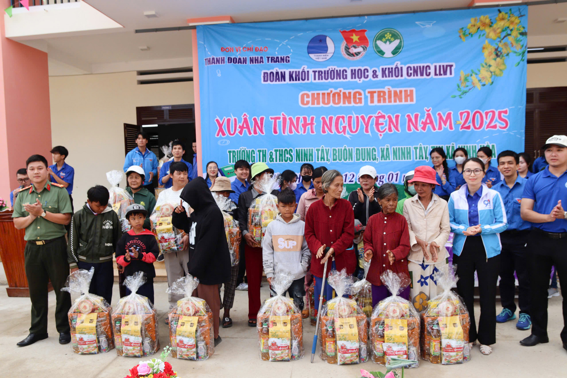 Khánh Hòa: Mang xuân yêu thương đến với mọi người