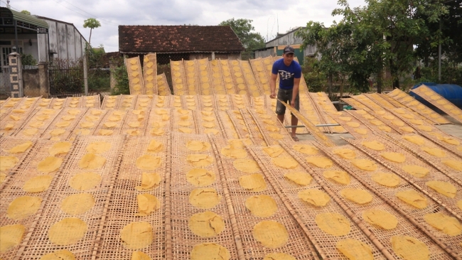 Làng nghề bánh tráng Ea Bar tất bật vào vụ Tết