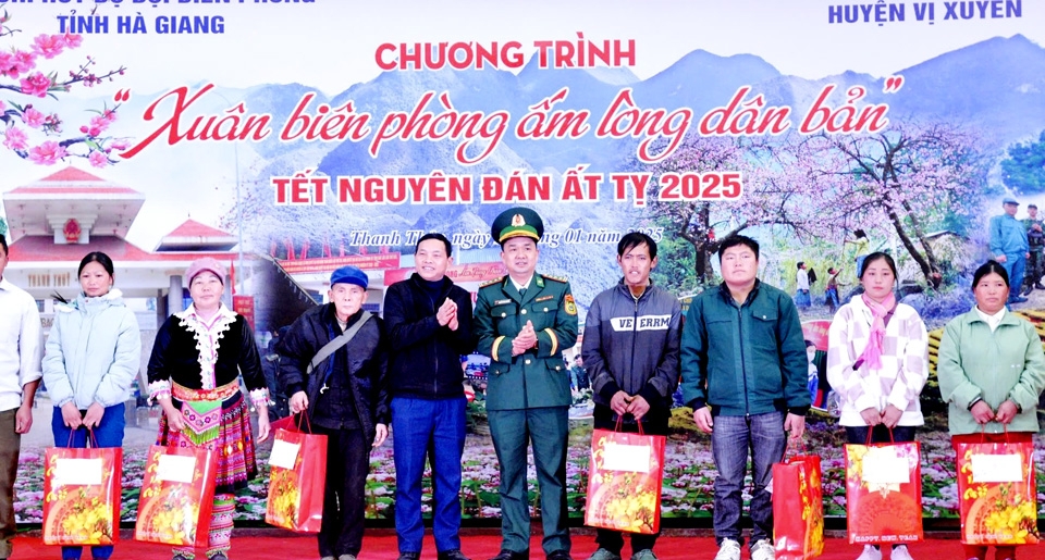 Hà Giang: Thắm tình quân dân nơi biên cương