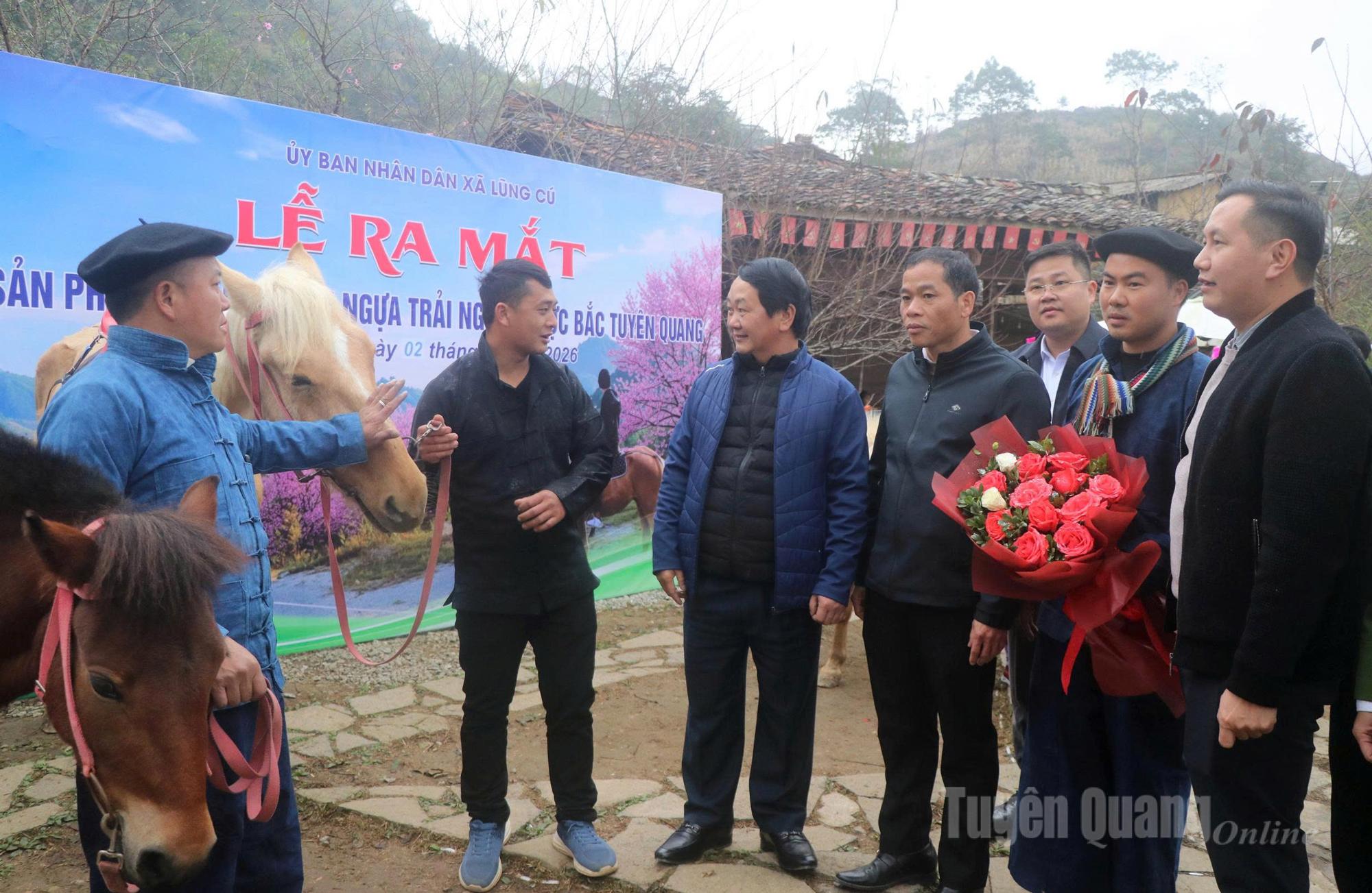 Tuyên Quang: Bí thư Tỉnh ủy Hầu A Lềnh dự lễ ra mắt sản phẩm du lịch mới tại xã Lũng Cú