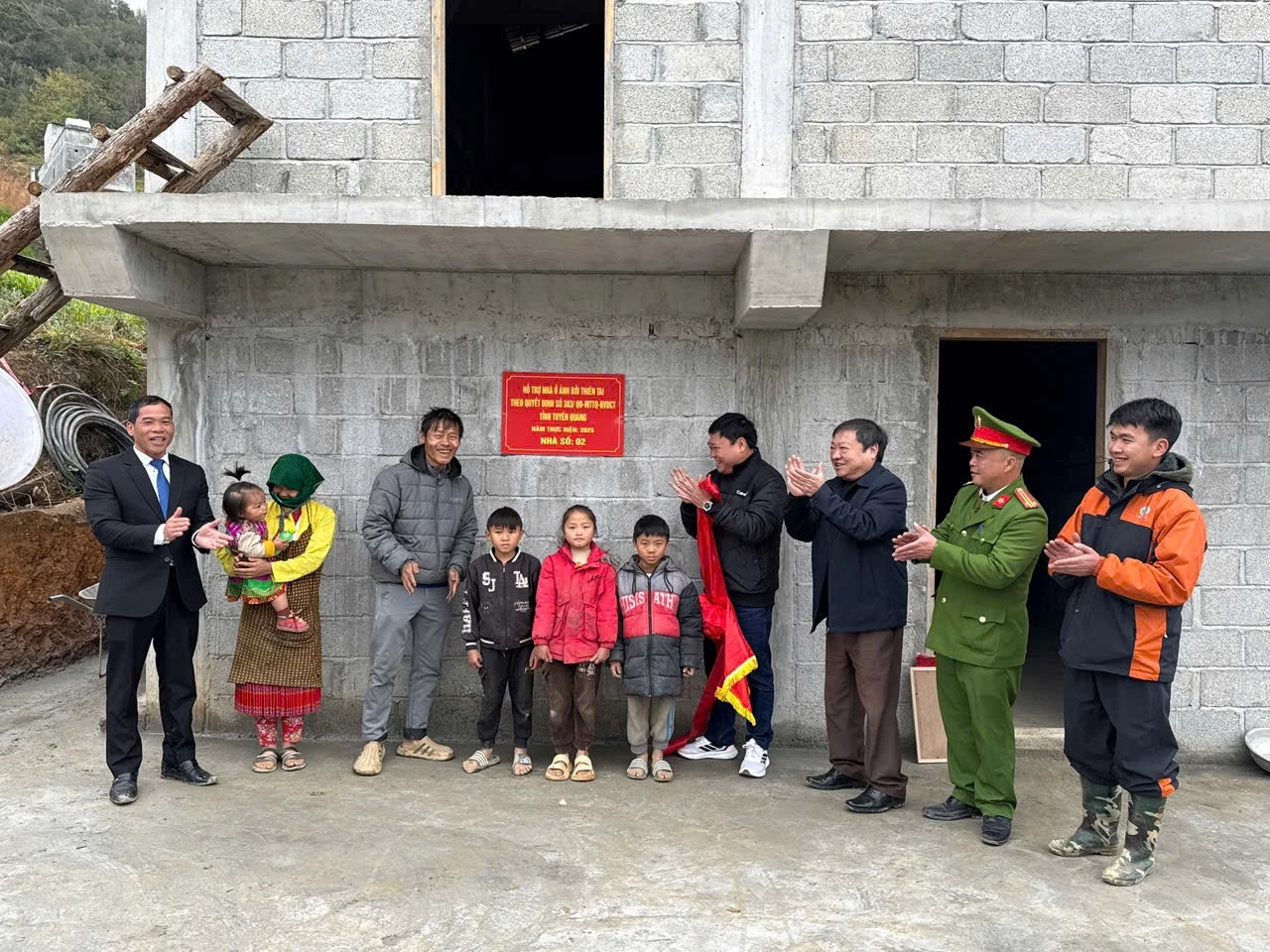 Khánh thành nhà ở cho hộ nghèo, hộ bị ảnh hưởng bão lũ tại xã Lũng Cú Khánh thành nhà ở cho hộ nghèo, hộ bị ảnh hưởng bão lũ tại xã Lũng Cú