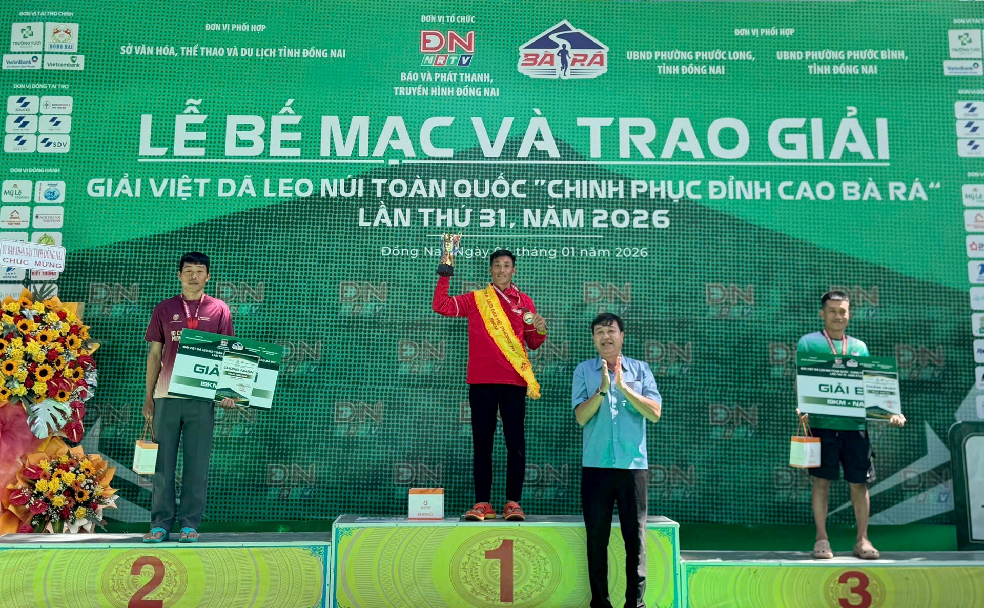 Lai Châu: Vận động viên Hàng A Giàng giành danh hiệu “Vua leo núi” toàn quốc Lai Châu: Vận động viên Hàng A Giàng giành danh hiệu “Vua leo núi” toàn quốc