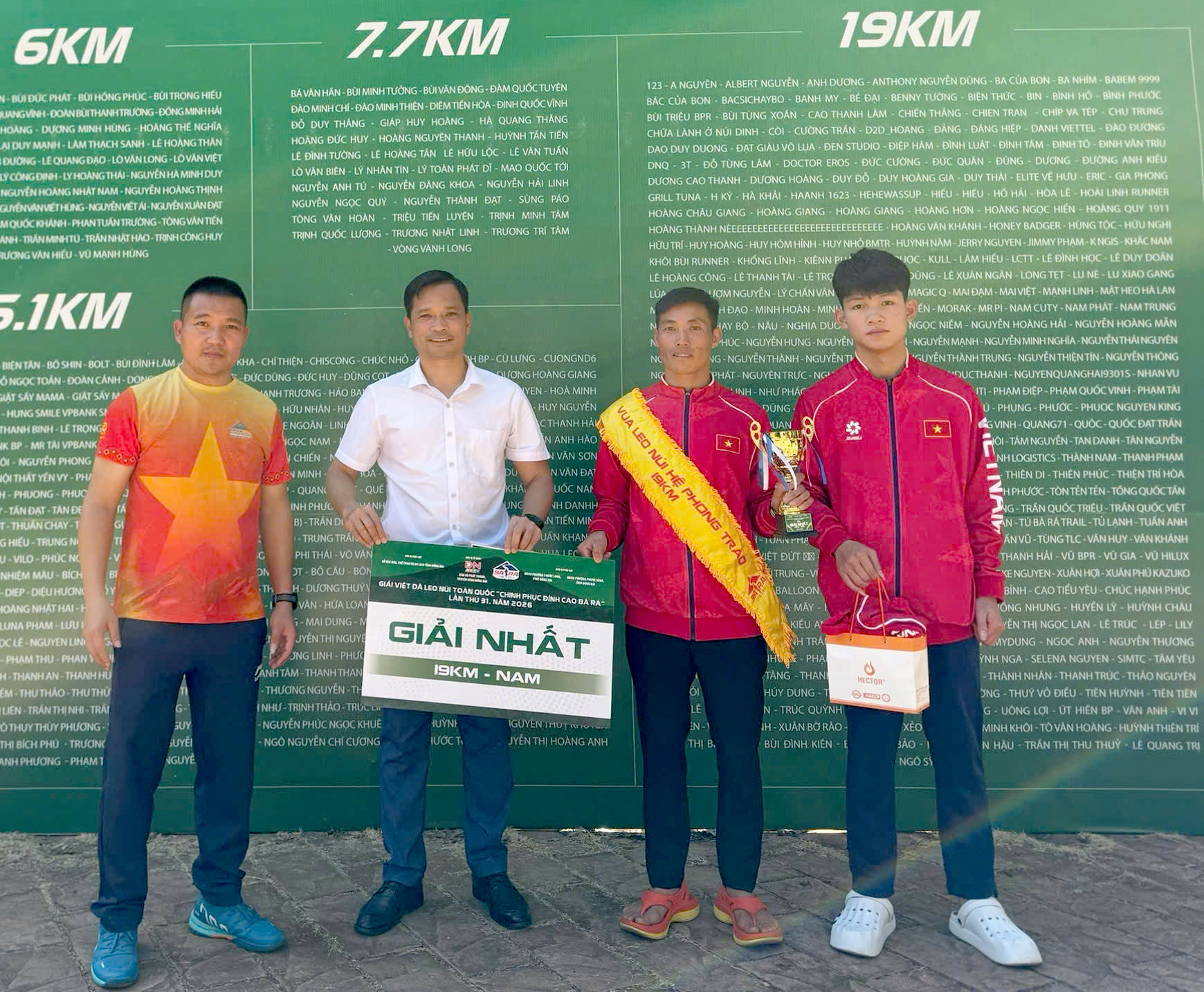 Lai Châu: Vận động viên Hàng A Giàng giành danh hiệu “Vua leo núi” toàn quốc Lai Châu: Vận động viên Hàng A Giàng giành danh hiệu “Vua leo núi” toàn quốc