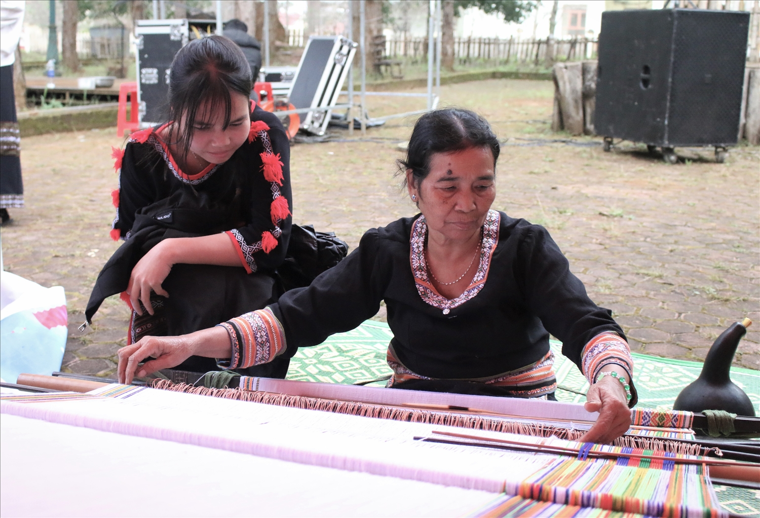 Người Xơ Đăng và tinh thần hồi sinh nghề truyền thống Người Xơ Đăng và tinh thần hồi sinh nghề truyền thống