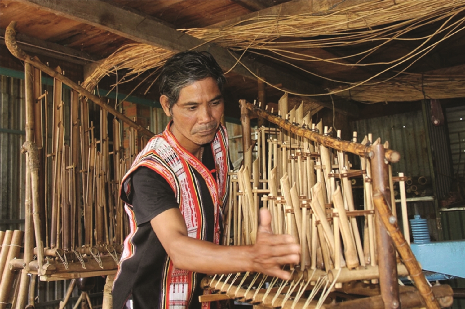 “Sứ giả” mang âm nhạc dân tộc và nhạc cụ bằng tre nứa ra thế giới