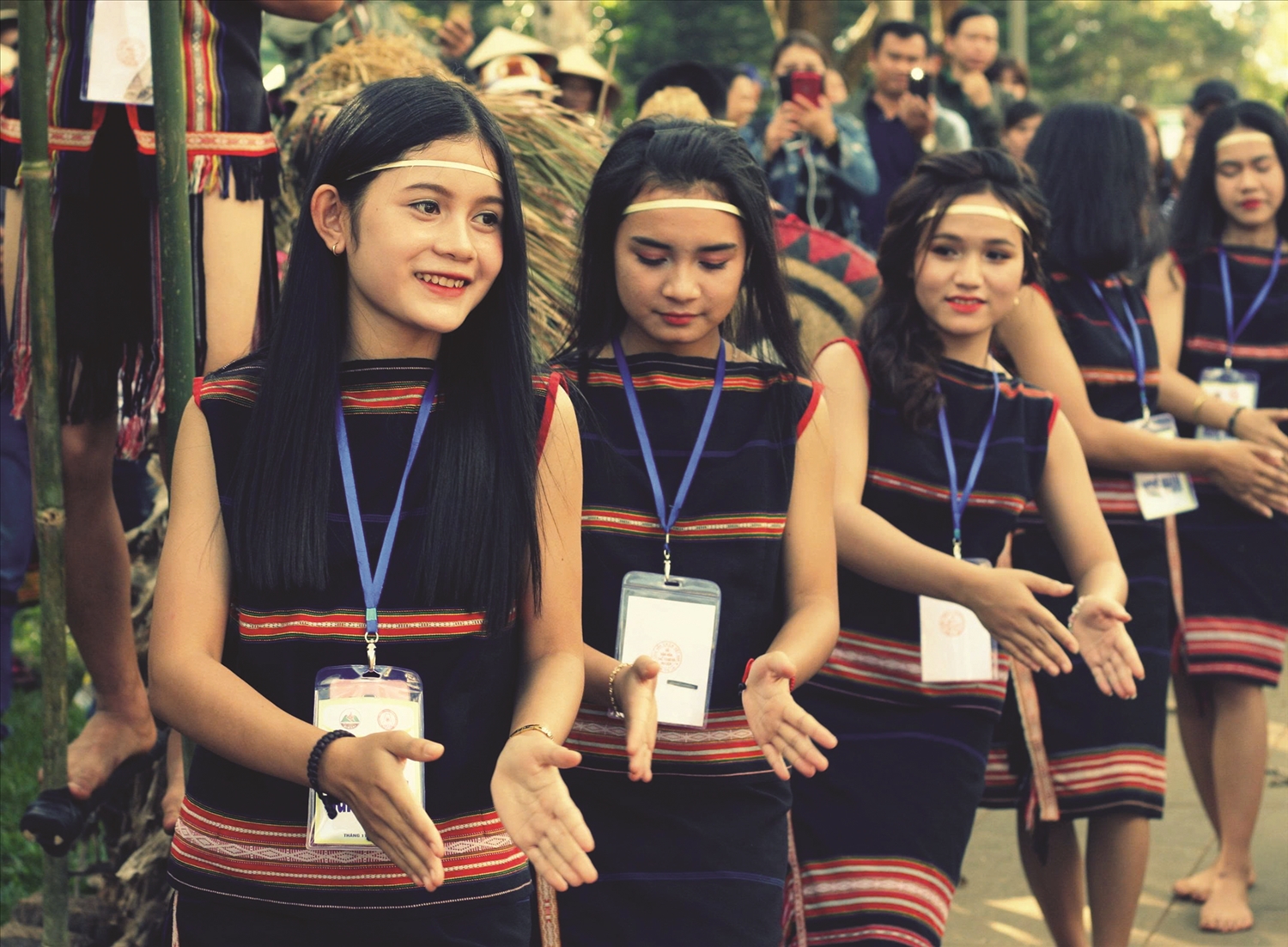 “Sứ giả” mang âm nhạc dân tộc và nhạc cụ bằng tre nứa ra thế giới