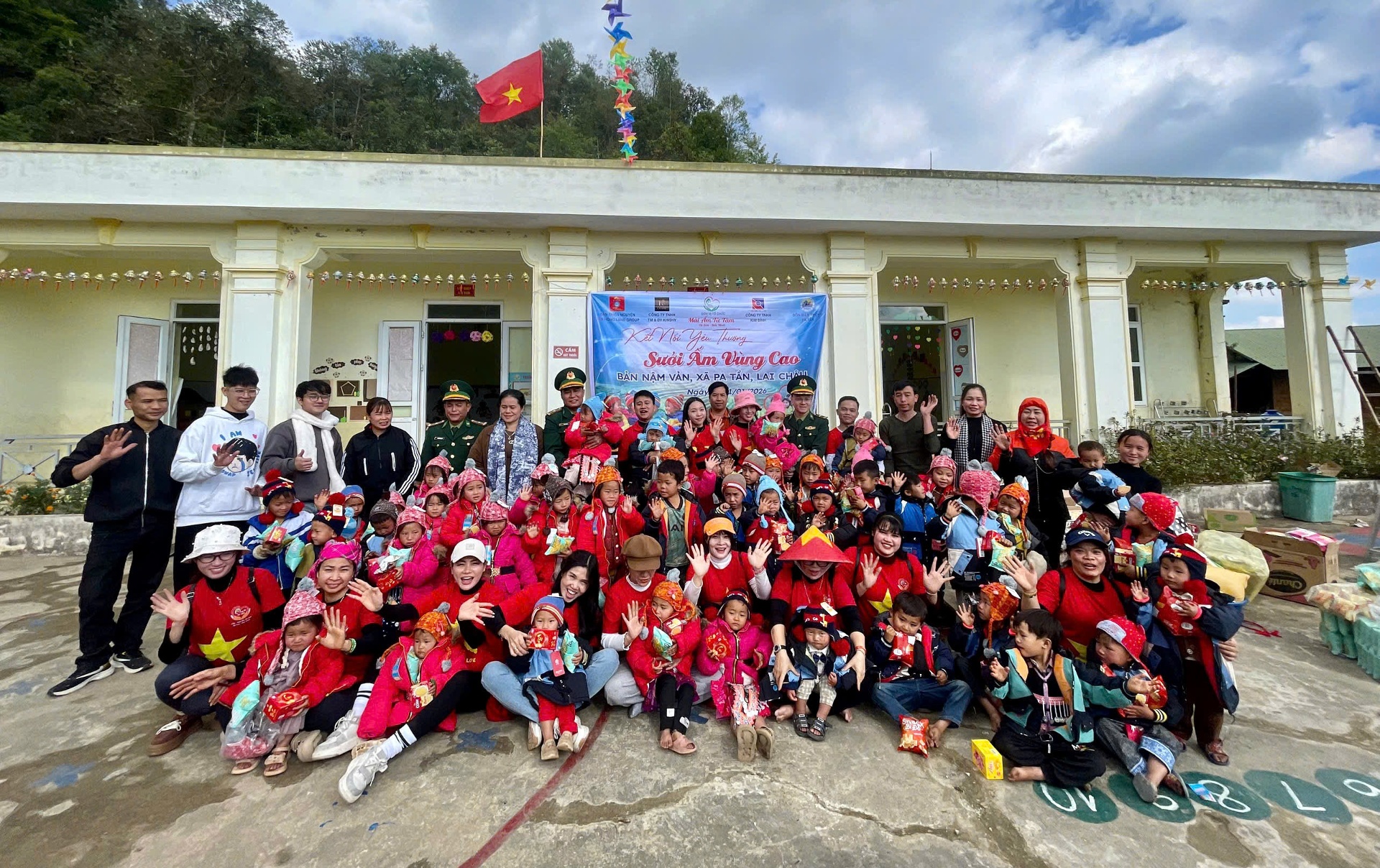 Lai  Châu: “Kết nối yêu thương - Sưởi ấm vùng cao”