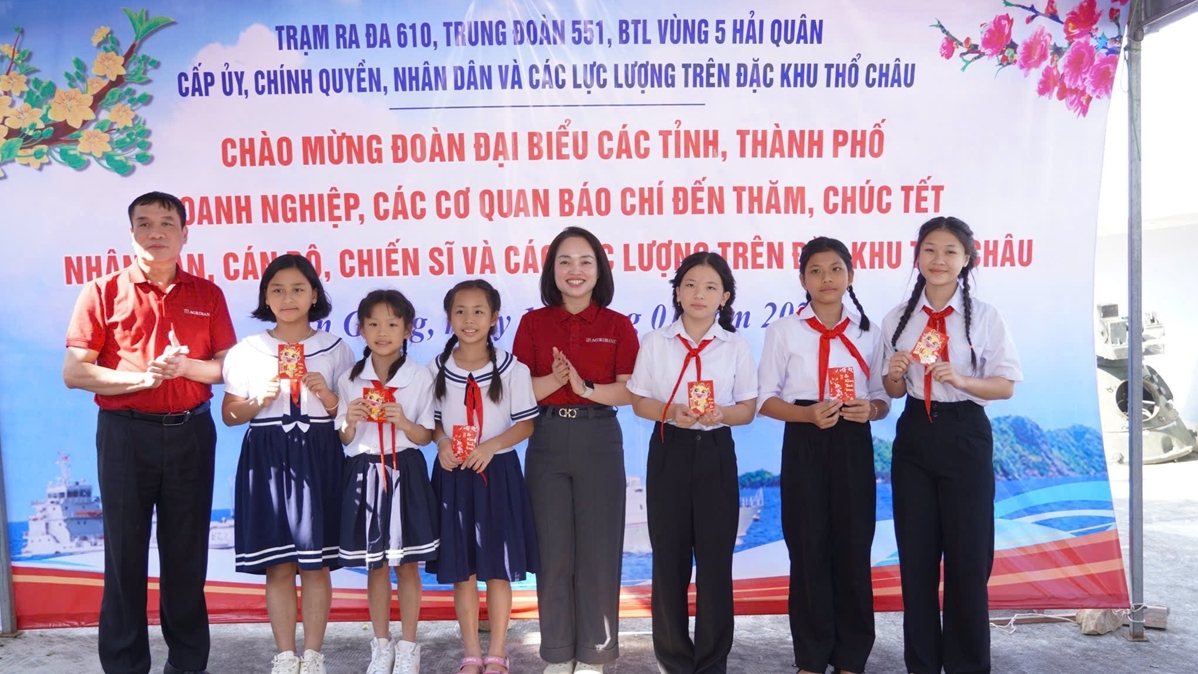Đón Xuân sớm trên đảo tiền tiêu Thổ Chu
