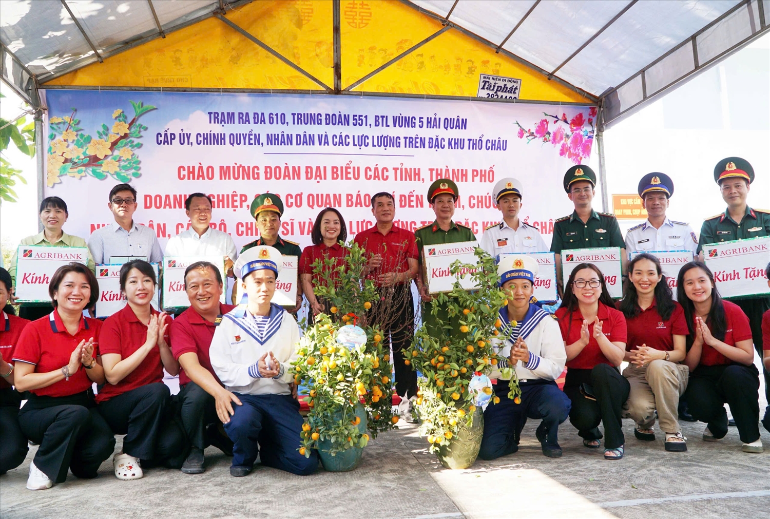 Đón Xuân sớm trên đảo tiền tiêu Thổ Chu