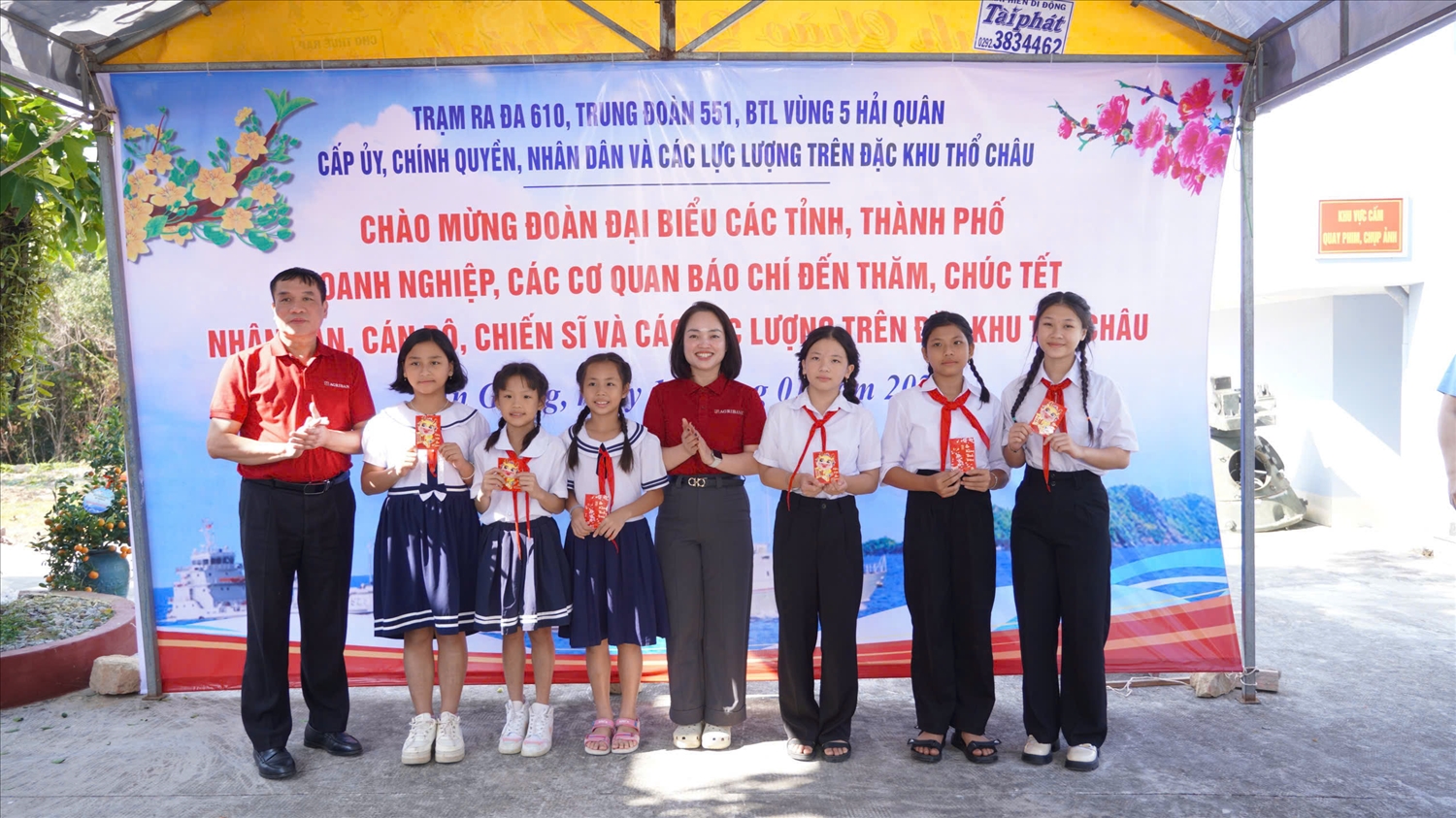 Đón Xuân sớm trên đảo tiền tiêu Thổ Chu