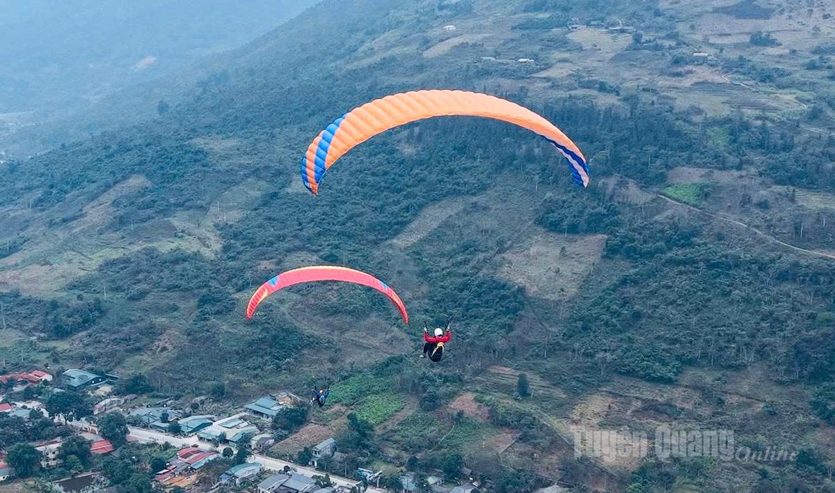 Tuyên Quang: Đưa vào khai thác sản phẩm du lịch Bay dù lượn tại xã Minh Tân