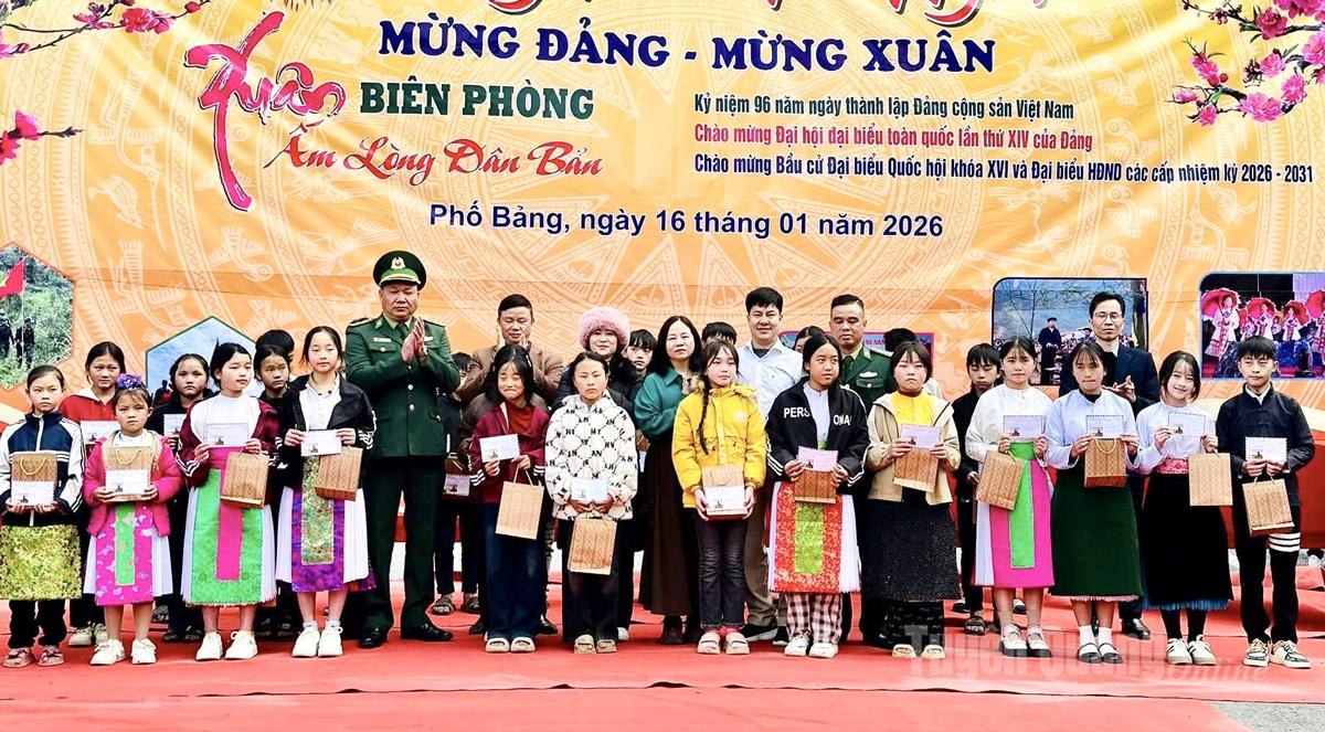 Tuyên Quang: Chương trình “Xuân Biên phòng, ấm lòng dân bản” tại xã Phố Bảng