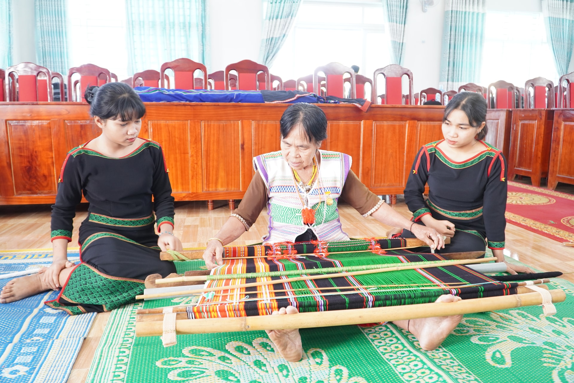 Lâm Đồng: Người Mạ âm thầm giữ nghề dệt thổ cẩm