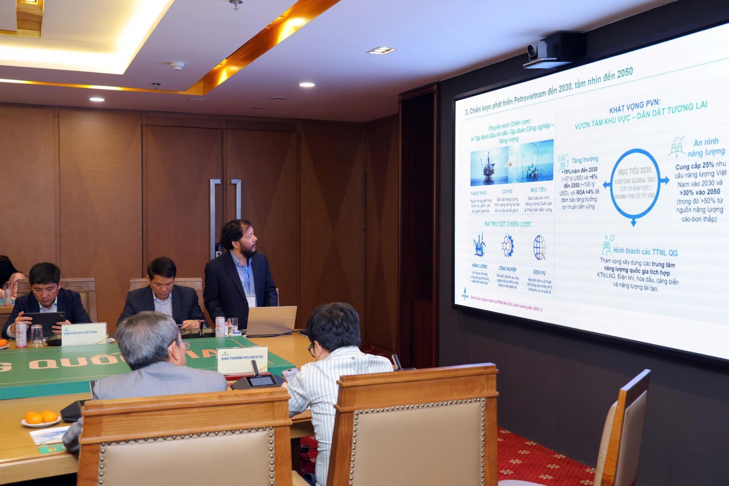 Xây dựng nguồn nhân lực chiến lược để Petrovietnam hiện thực hóa khát vọng phát triển Xây dựng nguồn nhân lực chiến lược để Petrovietnam hiện thực hóa khát vọng phát triển