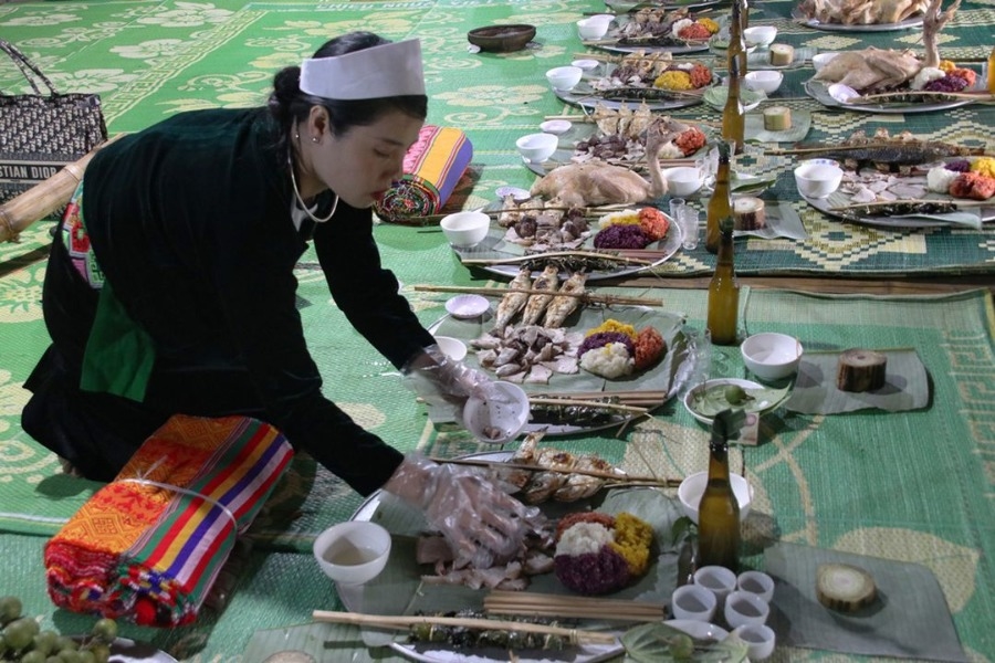 Cúng vía bếp - Nghi lễ quan trọng của người Mường Cúng vía bếp - Nghi lễ quan trọng của người Mường