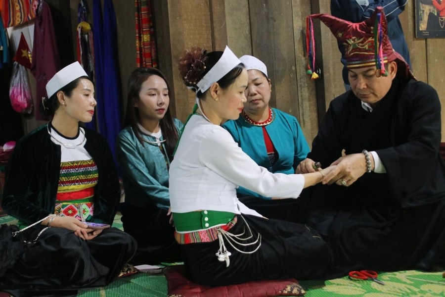 Cúng vía bếp - Nghi lễ quan trọng của người Mường Cúng vía bếp - Nghi lễ quan trọng của người Mường