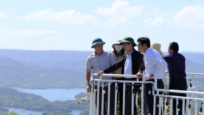 Lâm Đồng khảo sát, phát triển du lịch Tà Đùng