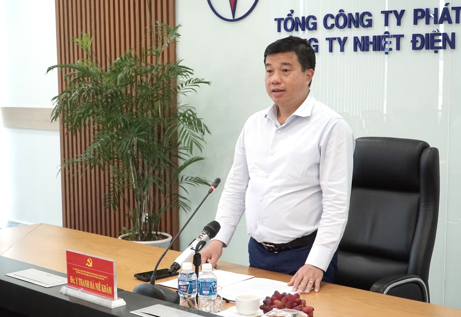 Bí thư Tỉnh ủy Lâm Đồng Y Thanh Hà Niê Kđăm thăm, chúc... Bí thư Tỉnh ủy Lâm Đồng Y Thanh Hà Niê Kđăm thăm, chúc...