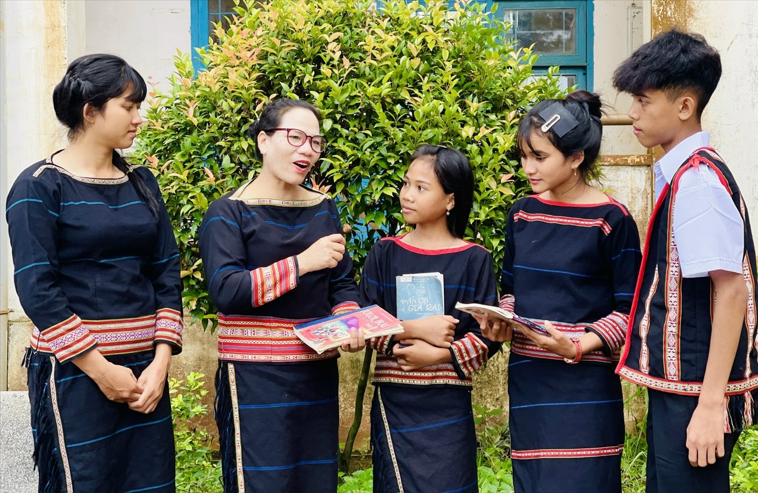 “Gieo mầm” tự hào văn hóa dân tộc trong trường học “Gieo mầm” tự hào văn hóa dân tộc trong trường học