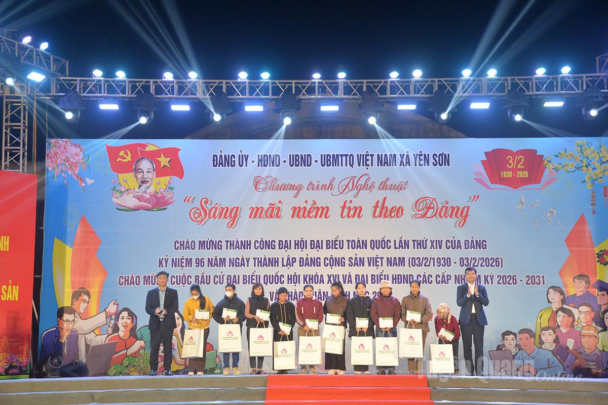 Tuyên Quang: Chương trình nghệ thuật “Sáng mãi niềm tin theo Đảng” tại xã Yên Sơn Tuyên Quang: Chương trình nghệ thuật “Sáng mãi niềm tin theo Đảng” tại xã Yên Sơn