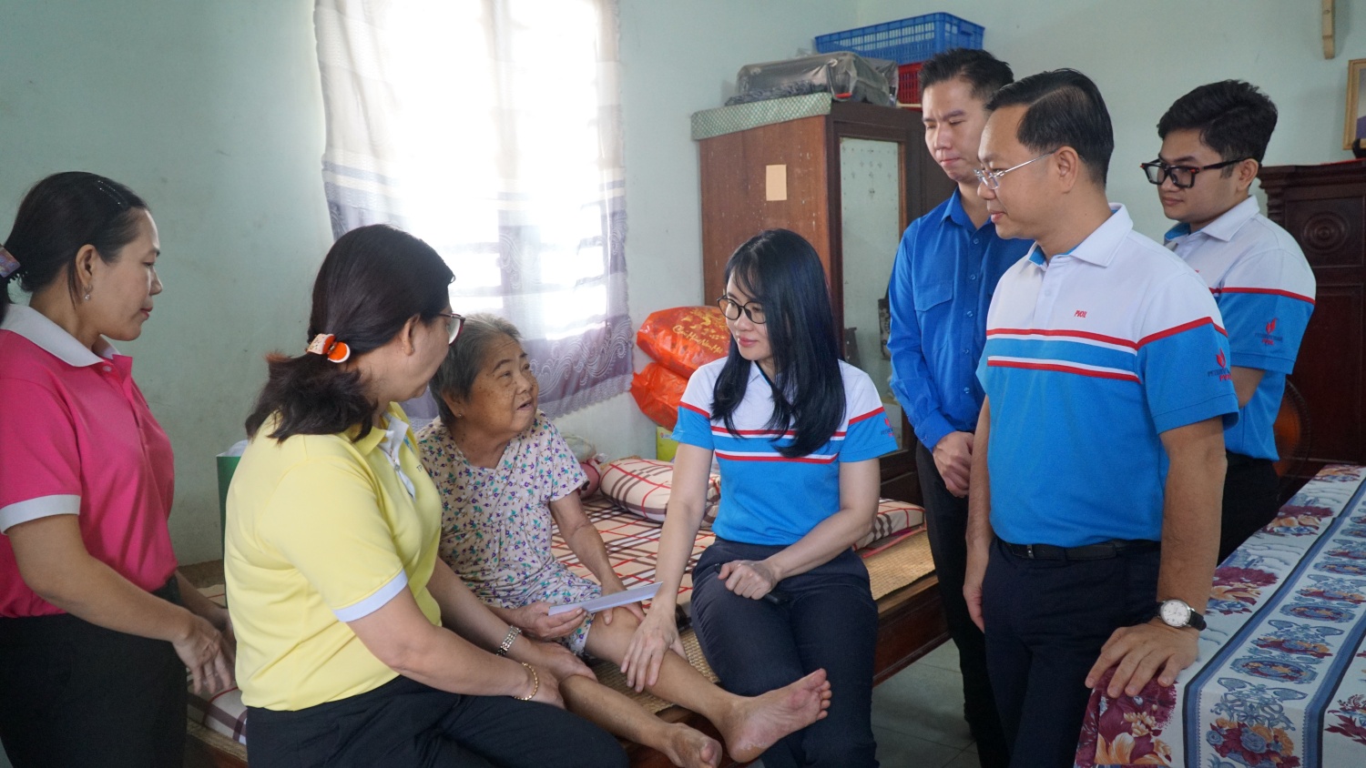 PVOIL mang Xuân ấm ấp đến với các Mẹ Việt Nam Anh hùng và trẻ em khuyết tật tại TP. Hồ Chí Minh PVOIL mang Xuân ấm ấp đến với các Mẹ Việt Nam Anh hùng và trẻ em khuyết tật tại TP. Hồ Chí Minh