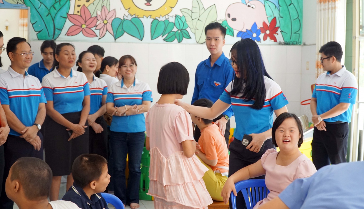 PVOIL mang Xuân ấm ấp đến với các Mẹ Việt Nam Anh hùng và trẻ em khuyết tật tại TP. Hồ Chí Minh PVOIL mang Xuân ấm ấp đến với các Mẹ Việt Nam Anh hùng và trẻ em khuyết tật tại TP. Hồ Chí Minh