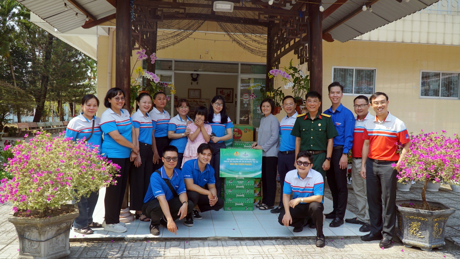 PVOIL mang Xuân ấm ấp đến với các Mẹ Việt Nam Anh hùng và trẻ em khuyết tật tại TP. Hồ Chí Minh PVOIL mang Xuân ấm ấp đến với các Mẹ Việt Nam Anh hùng và trẻ em khuyết tật tại TP. Hồ Chí Minh