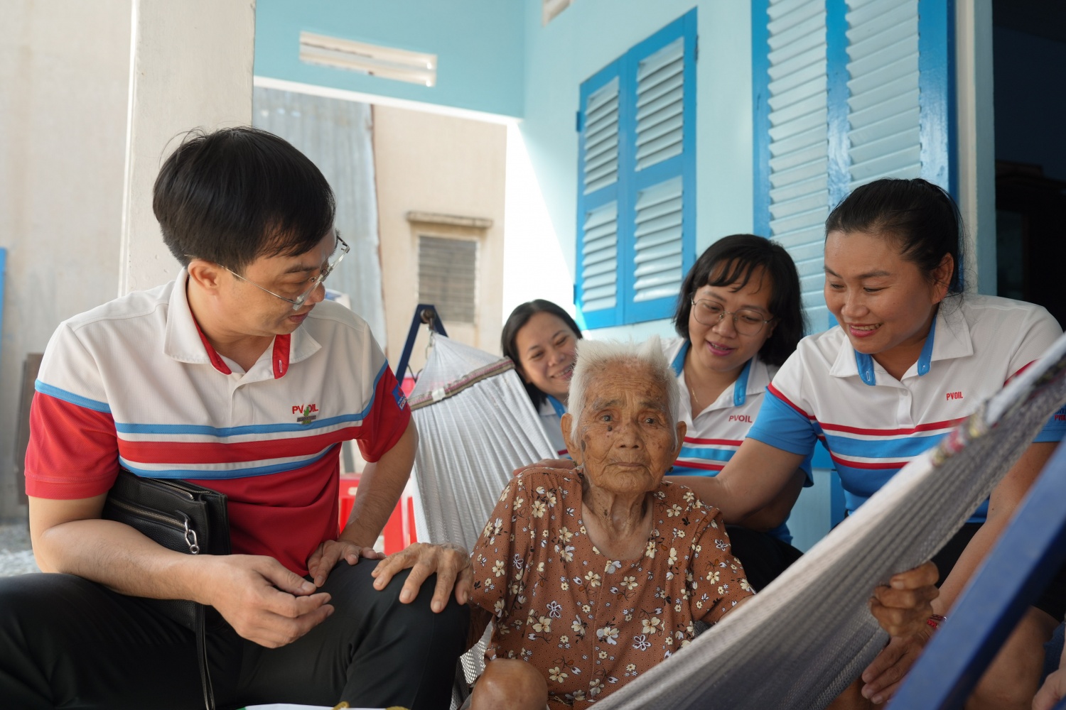 PVOIL mang Xuân ấm ấp đến với các Mẹ Việt Nam Anh hùng và trẻ em khuyết tật tại TP. Hồ Chí Minh PVOIL mang Xuân ấm ấp đến với các Mẹ Việt Nam Anh hùng và trẻ em khuyết tật tại TP. Hồ Chí Minh