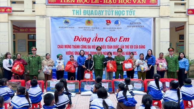 Nghĩa tình dòng Lam