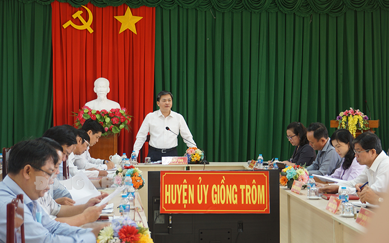 Ủy viên Trung ương Đảng - Bí thư Tỉnh ủy Lê Đức Thọ phát biểu tại buổi làm việc.