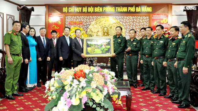 Đà Nẵng: Lãnh đạo thành phố thăm, chúc mừng Bộ Chỉ huy Bộ đội Biên phòng thành phố