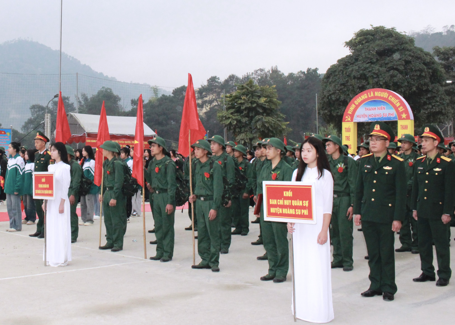 Thanh niên Hà Giang nô nức lên đường nhập ngũ