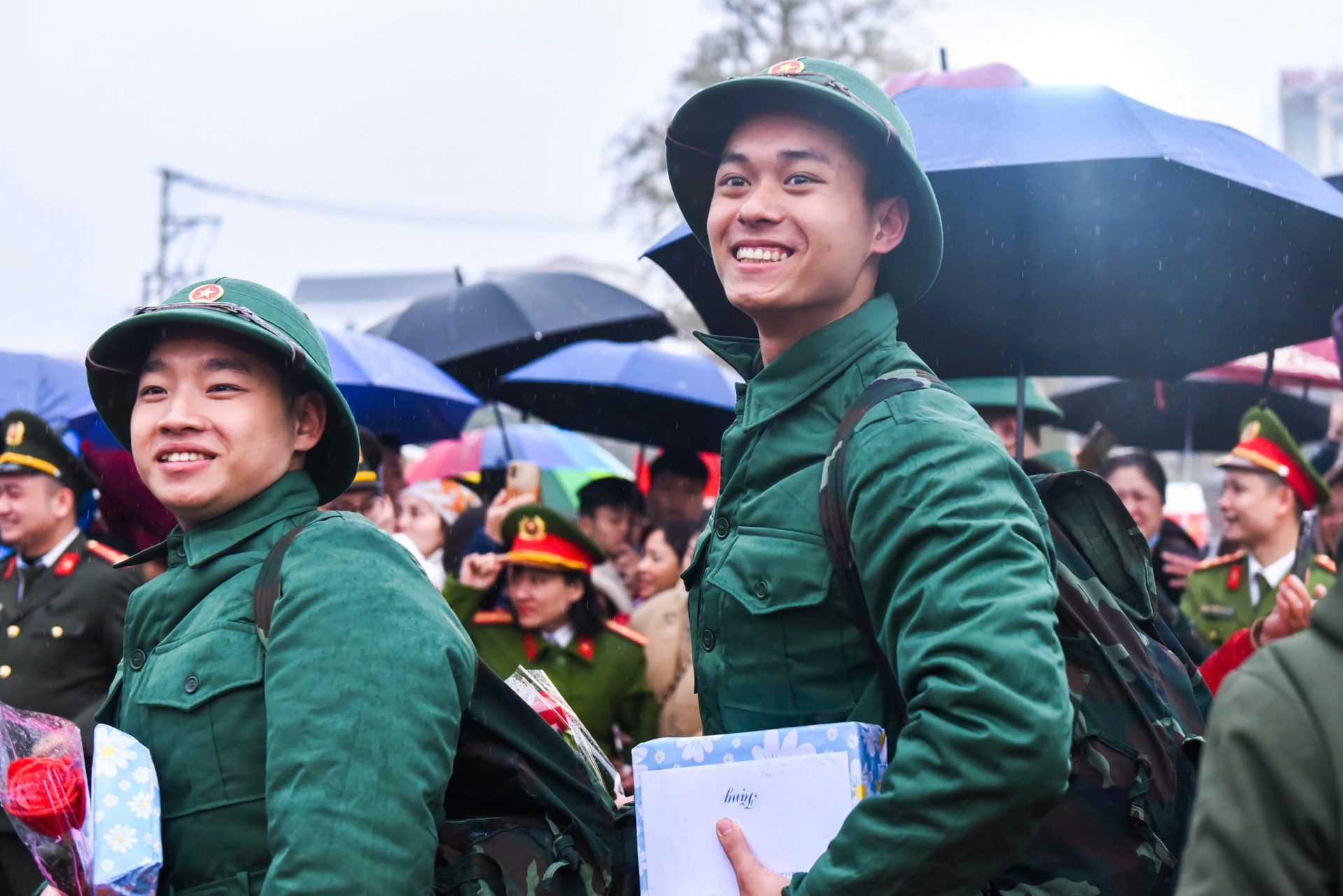 Thanh niên Hà Giang nô nức lên đường nhập ngũ