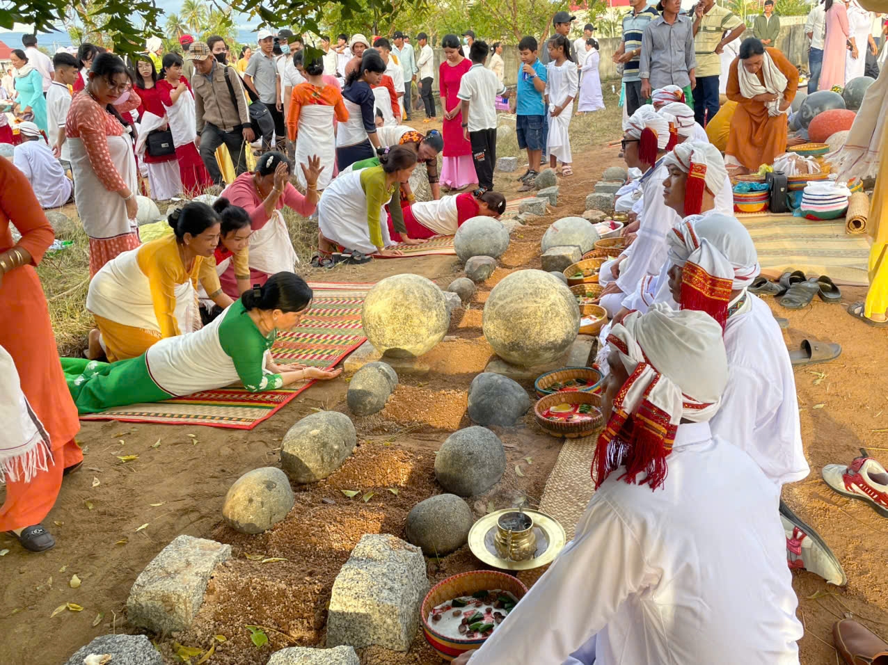 Nét đẹp văn hóa của người Chăm Bàni trong tháng Ramưvan