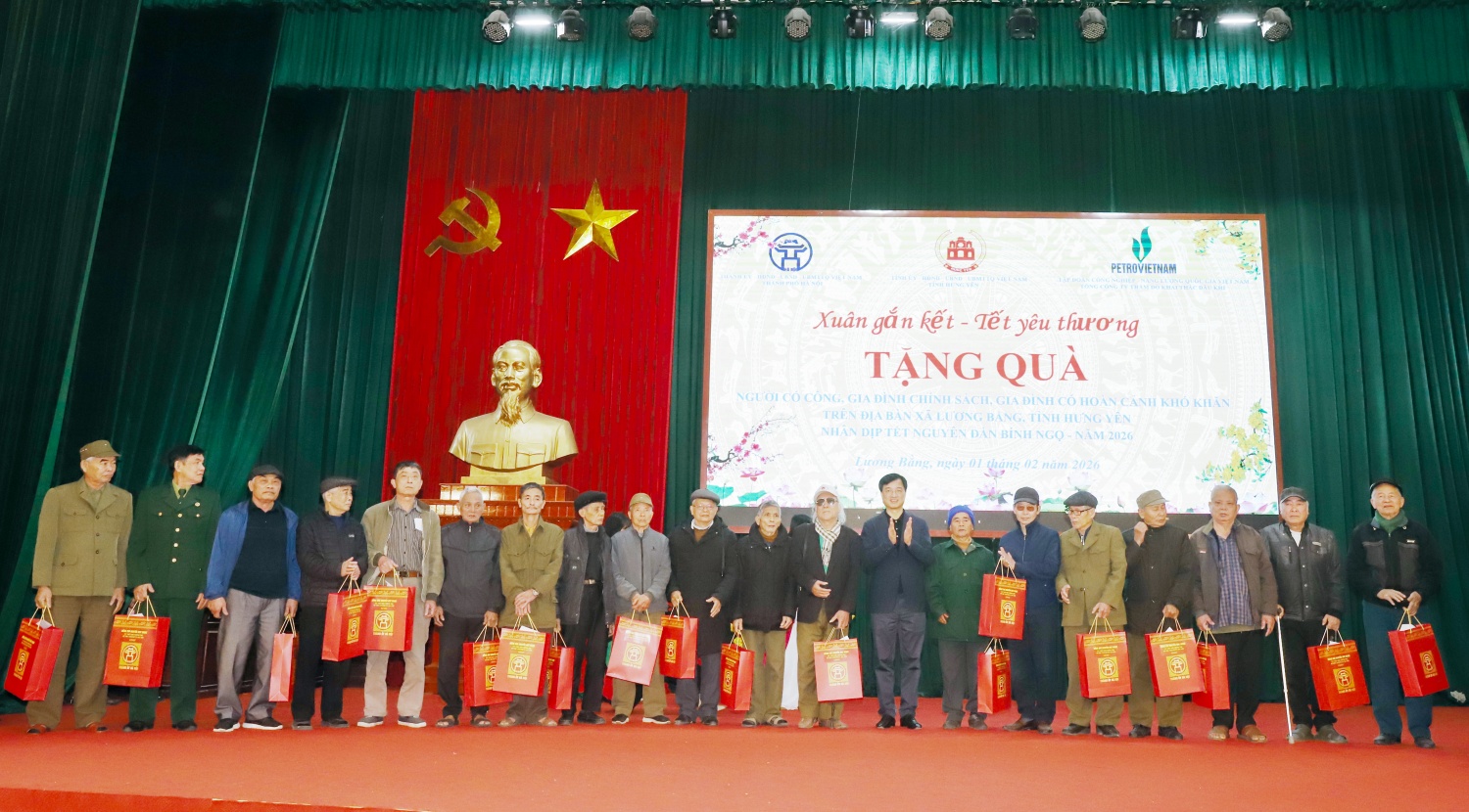 Petrovietnam mang “Xuân Gắn kết - Tết Nghĩa tình” đến với bà con xã Lương Bằng (Hưng Yên) Petrovietnam mang “Xuân Gắn kết Tết Nghĩa tình” đến với bà con xã Lương Bằng (Hưng Yên)