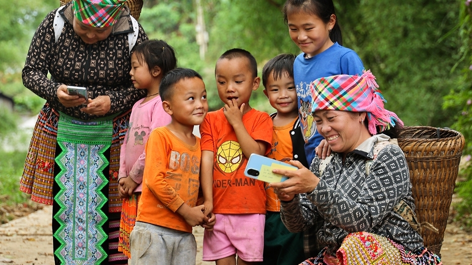 Lu cở - Biểu tượng văn hóa trong cuộc sống của phụ nữ Mông Tây Bắc