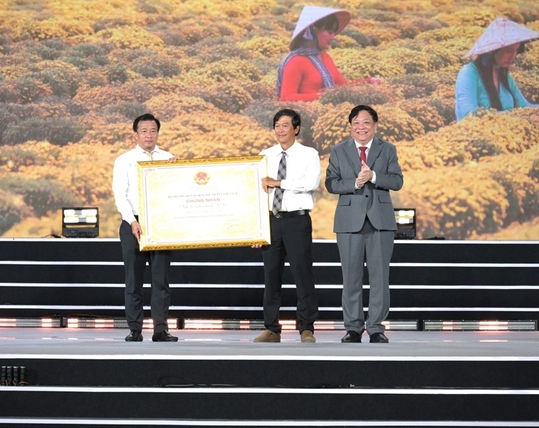 Giữ “hồn” hoa kiểng ở làng nghề trăm tuổi