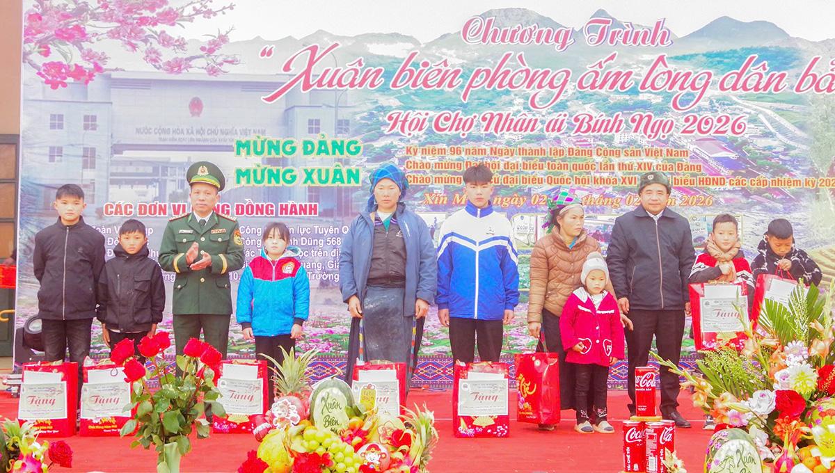 Tuyên Quang: Chương trình “Xuân Biên phòng ấm lòng dân bản” tại xã Xín Mần