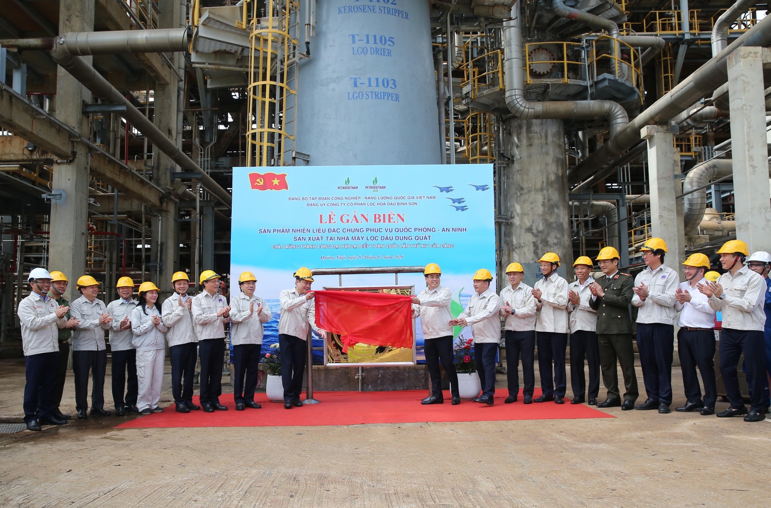 BSR tổ chức gắn biển công trình "Sản phẩm nhiên liệu đặc chủng phục vụ quốc phòng - an ninh"