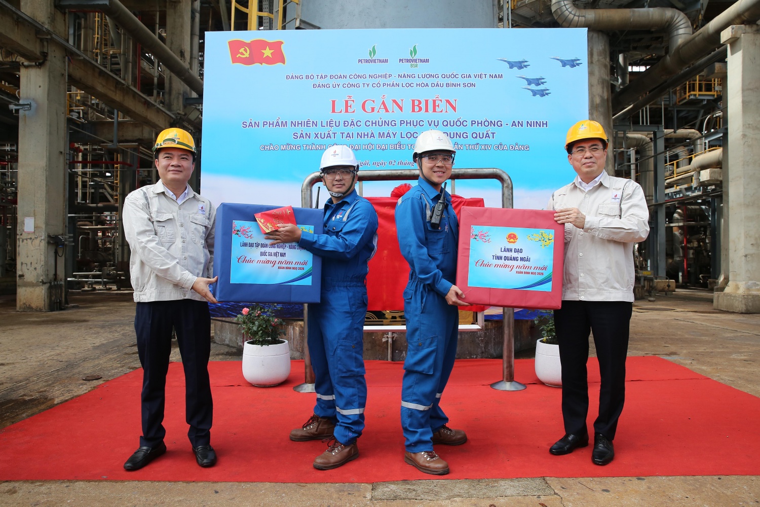 BSR tổ chức gắn biển công trình "Sản phẩm nhiên liệu đặc chủng phục vụ quốc phòng - an ninh"