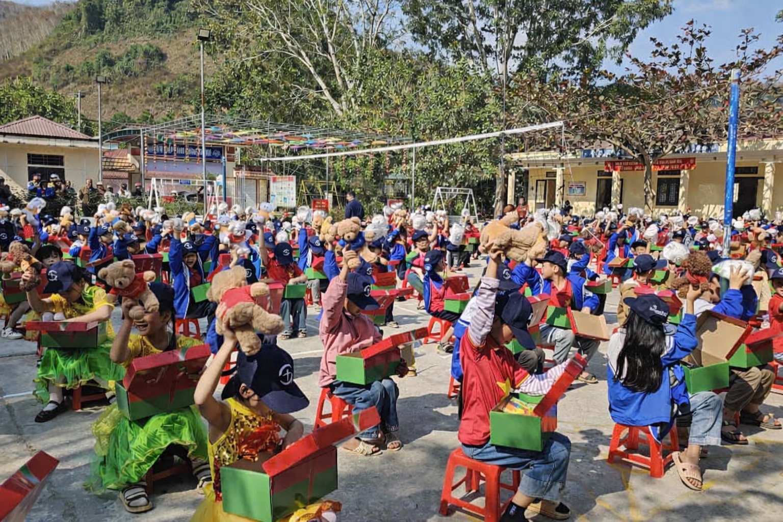 Lai Châu: Chương trình “Mở hộp đón niềm vui”