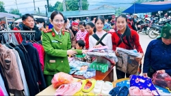 Tuyên Quang: Ấm áp “gian hàng 0 đồng” giữa chợ quê