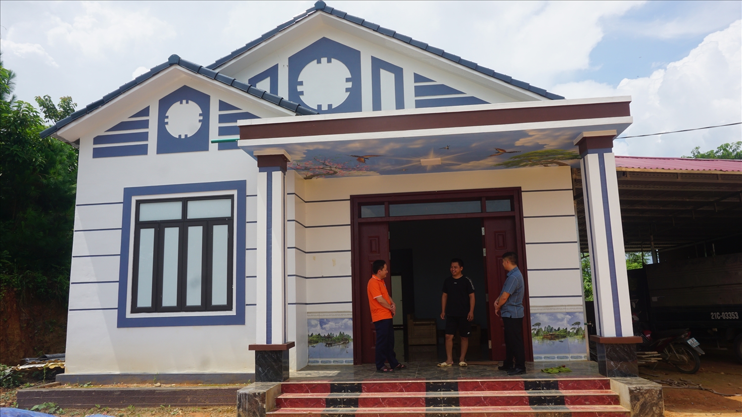 Tết này hộ nghèo ấm trong nhà mới