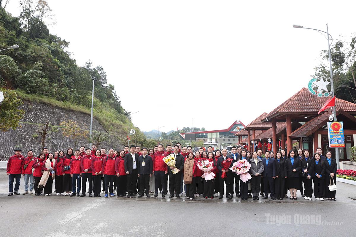 35 thanh niên Tuyên Quang tham gia Hành trình đỏ “Theo dấu chân Bác Hồ” tại Trung Quốc
