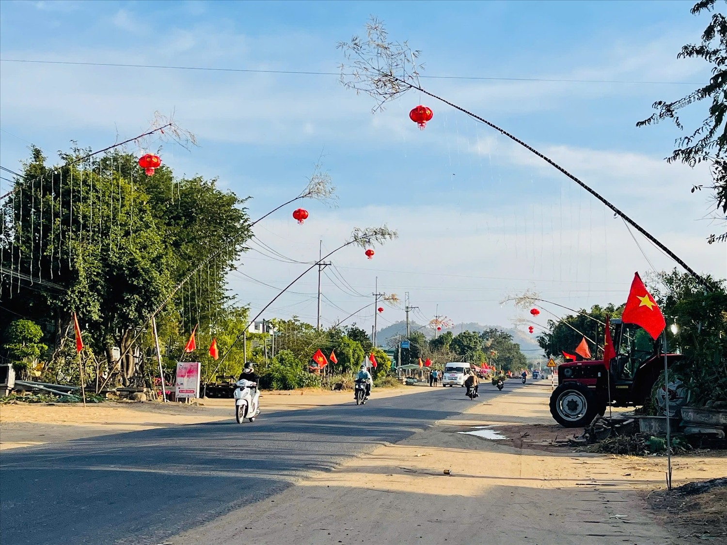 Dựng cây nêu đón Xuân về
