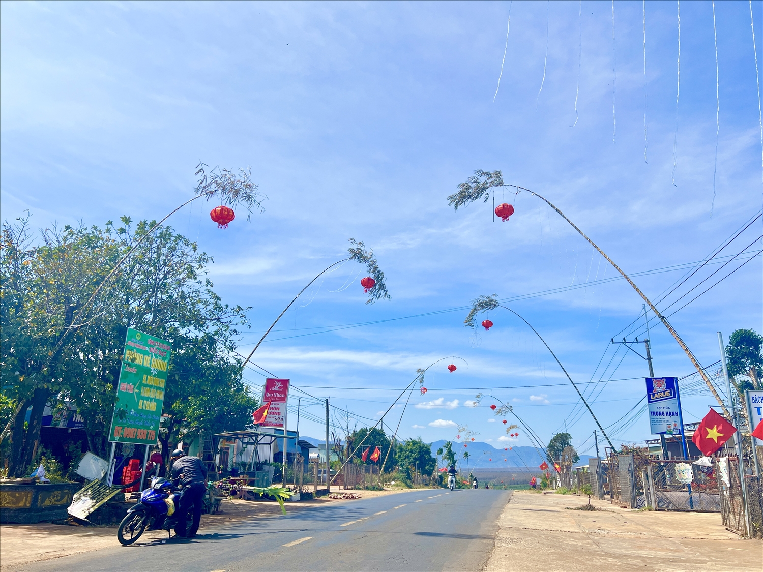 Dựng cây nêu đón Xuân về