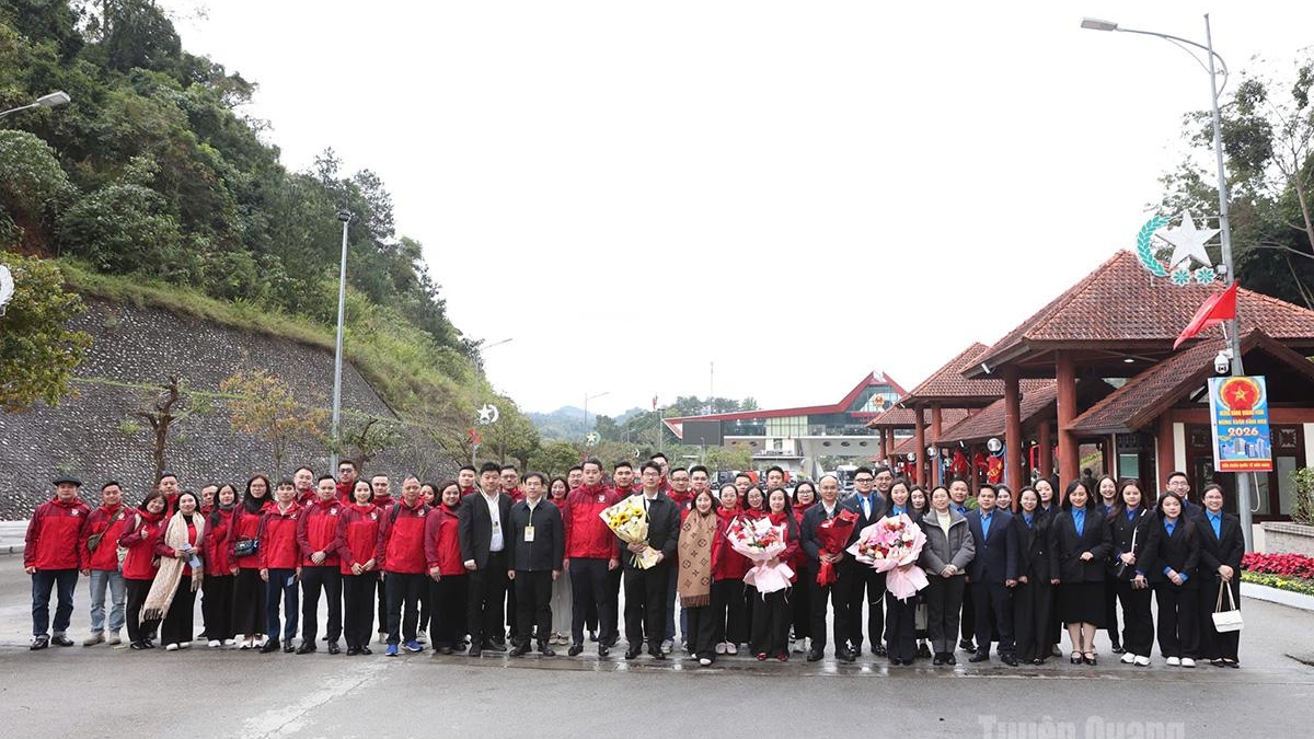 35 thanh niên Tuyên Quang tham gia Hành trình đỏ “Theo dấu chân Bác Hồ” tại Trung Quốc