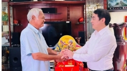 Bí thư Tỉnh ủy Khánh Hòa Nghiêm Xuân Thành thăm, chúc Tết gia đình các đồng chí nguyên lãnh đạo tỉnh